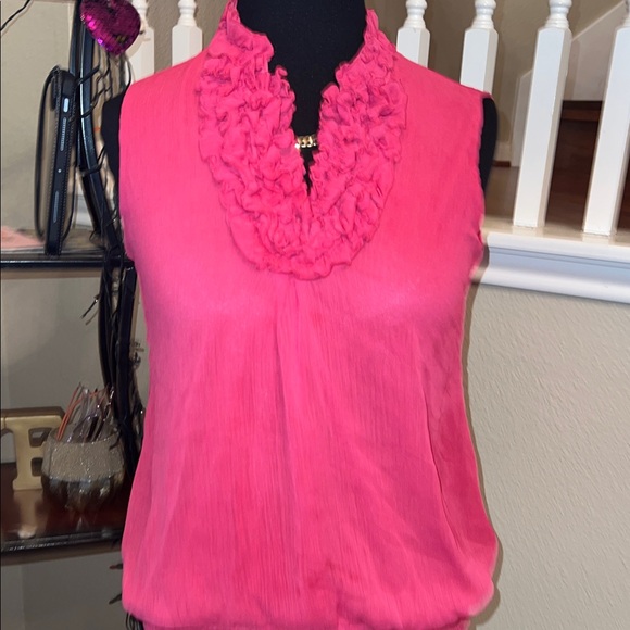 Chic Pink Ruffled Blouse - Picture 3 of 8